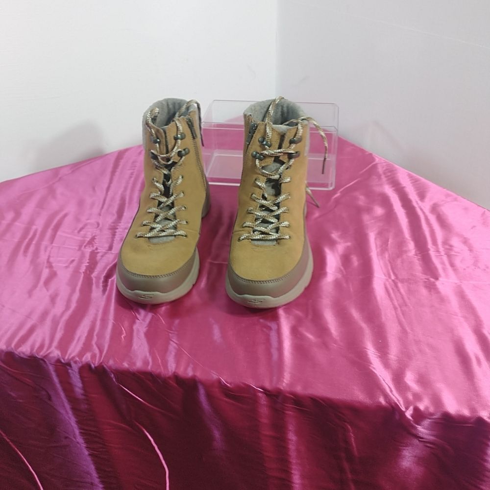 SKECHERS On The Go Ultra Tan Suede, Side Zip Ankle Boots. Women's 10.